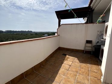 Casa aparellada amb balcó en venda a Lobres