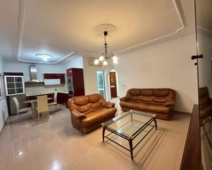 Sala d'estar de Casa o xalet en venda en Santa Lucía de Tirajana amb Aire condicionat, Traster i Moblat