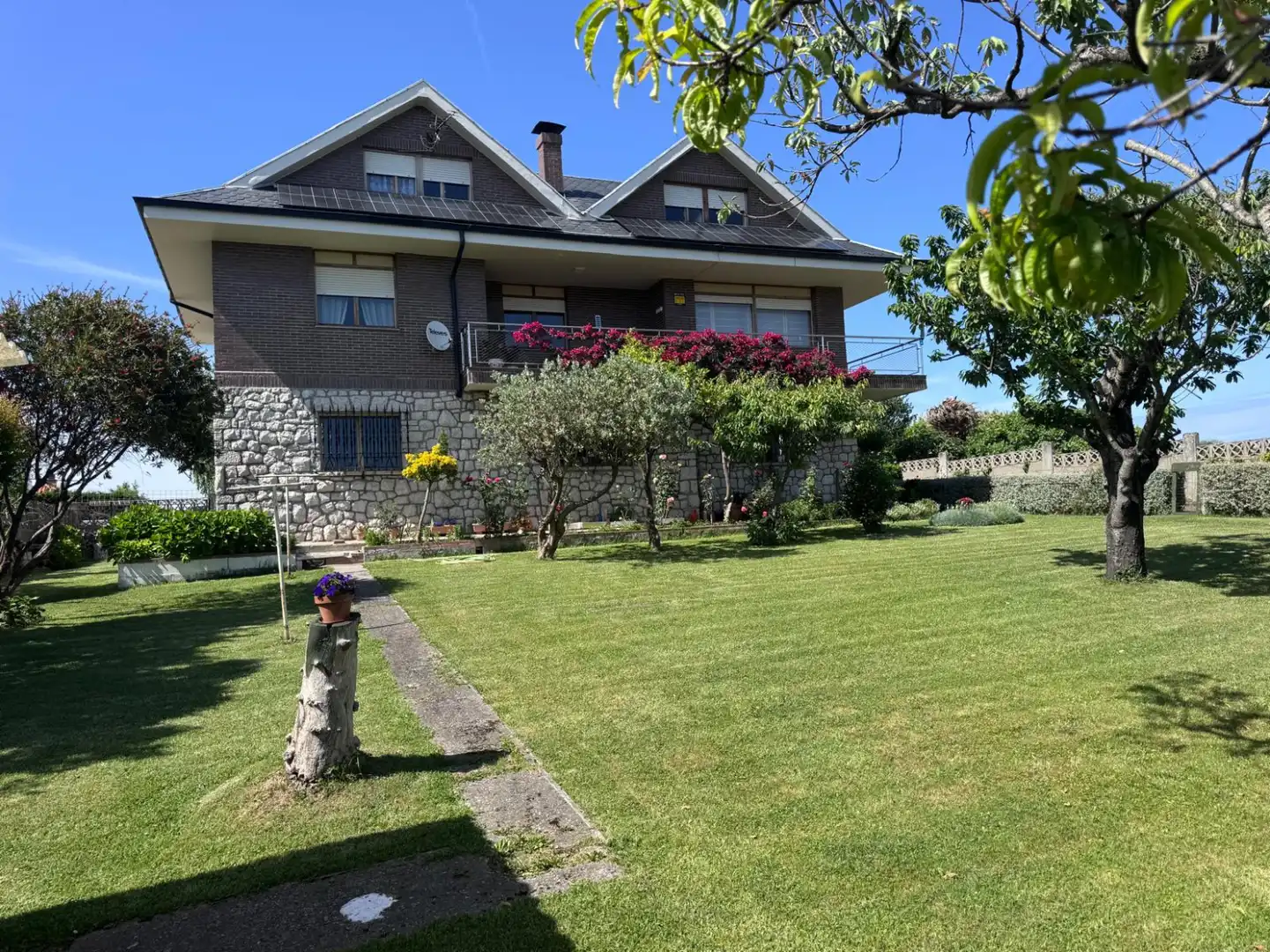 Vista exterior de Casa o chalet en venta en Santander con Calefacción, Jardín privado y Parquet