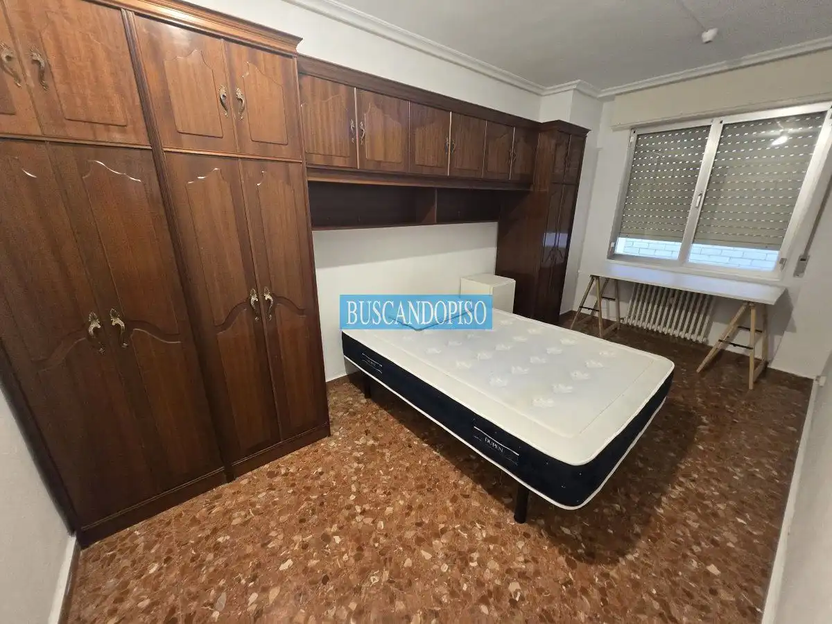 Habitación de Piso de alquiler en  Logroño con Calefacción, Parquet y Terraza