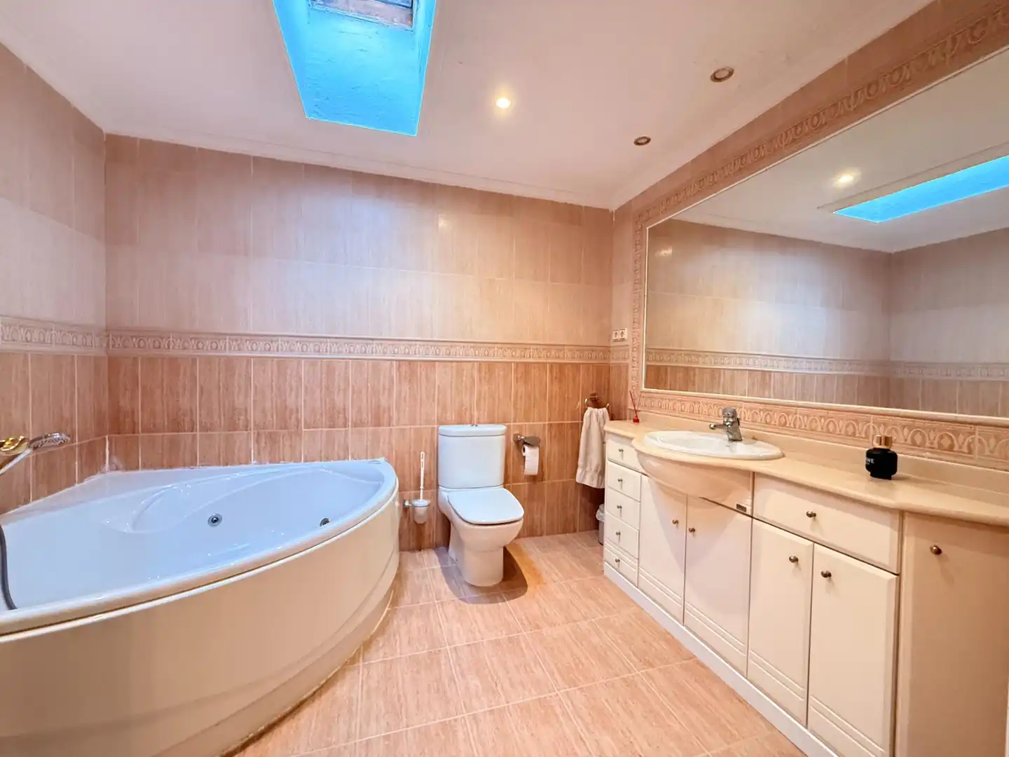 Bathroom of Houses for sale in Alicante / Alacant  with Air Conditioner, Heating and Terrace