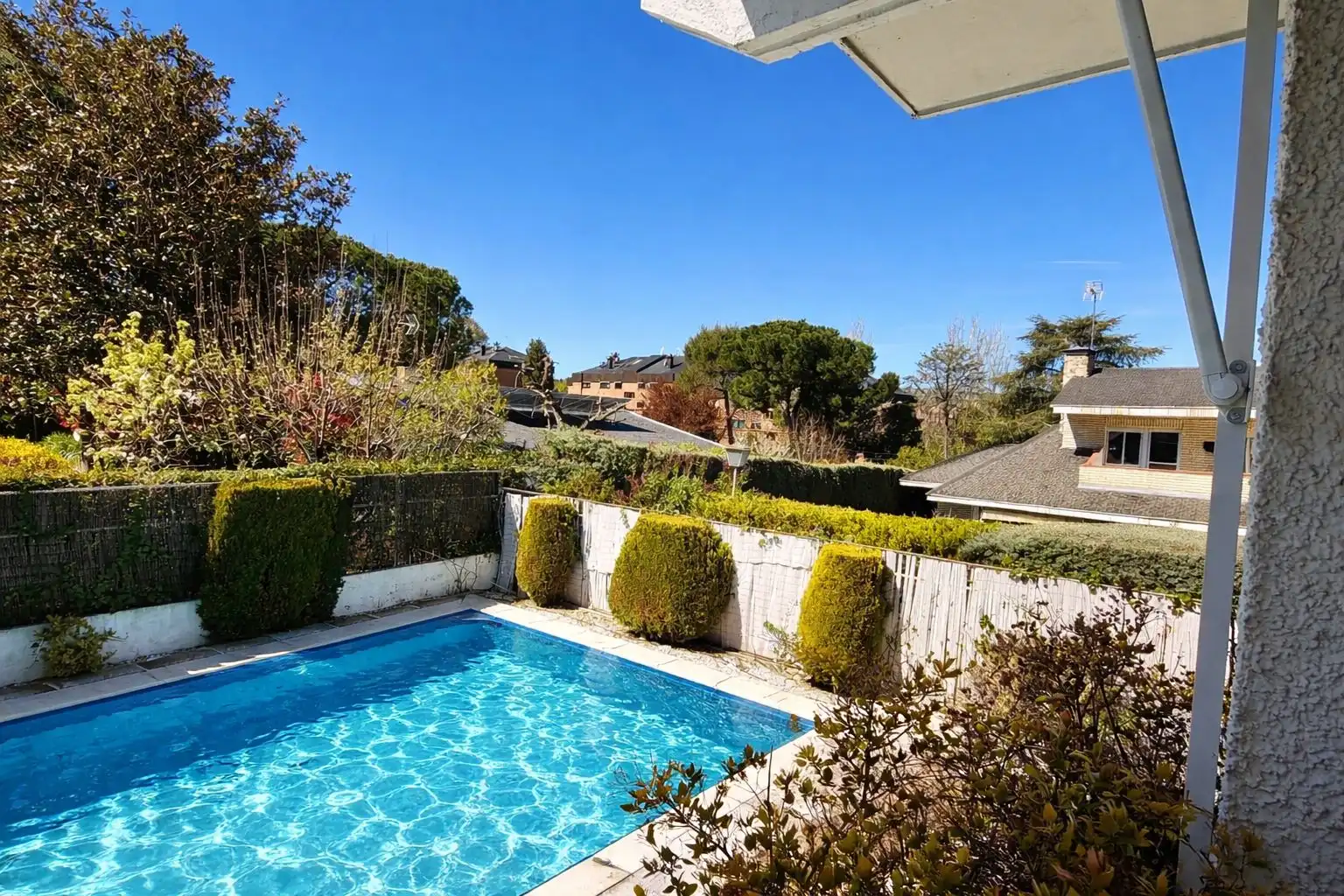 Piscina de Casa o xalet en venda en Majadahonda amb Calefacció, Jardí privat i Parquet