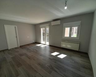 Living room of Flat to rent in  Madrid Capital  with Air Conditioner, Terrace and Washing machine