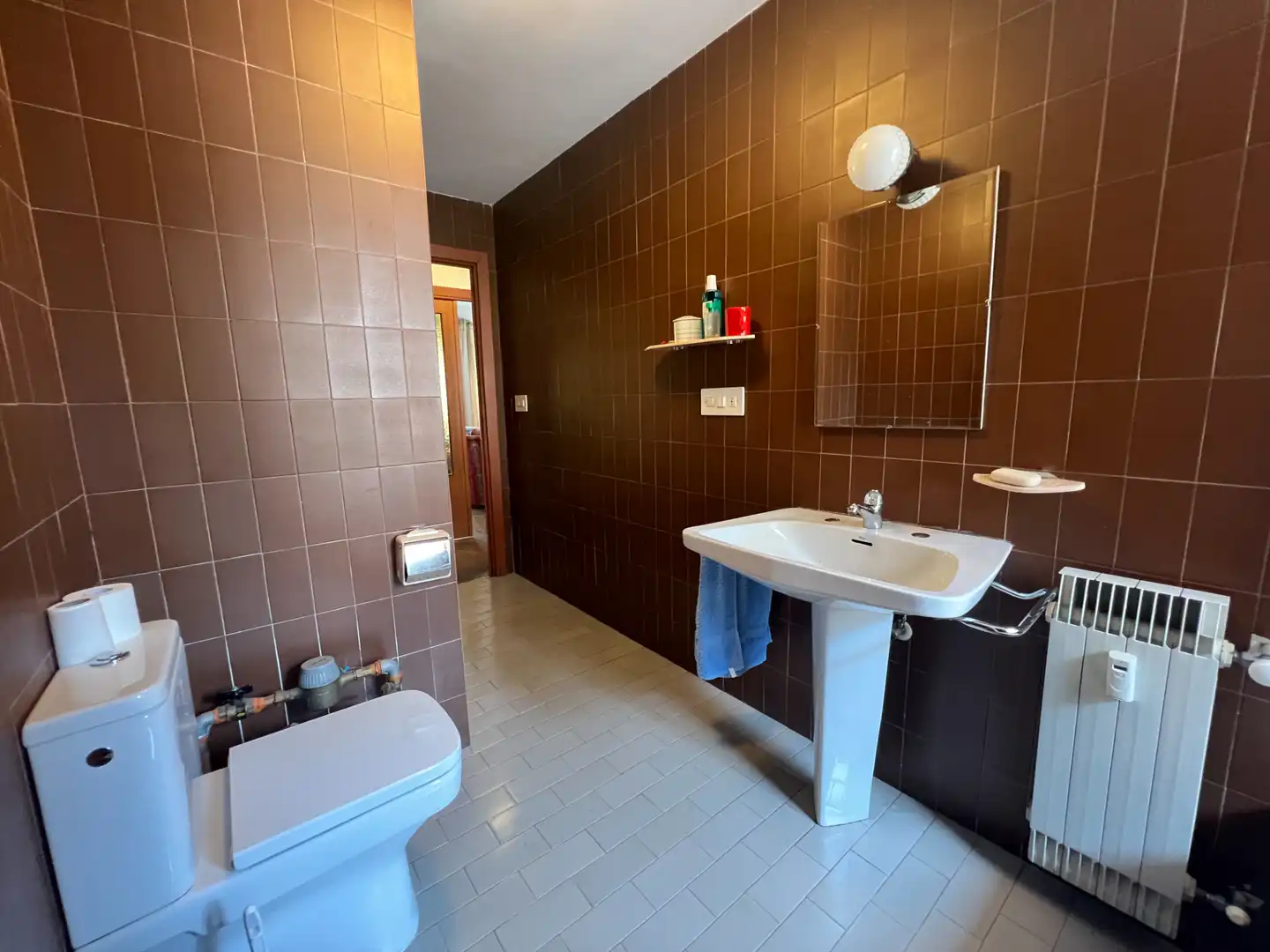 Badezimmer von Wohnung zum Verkauf in Jaca mit Abstellraum und Balkon