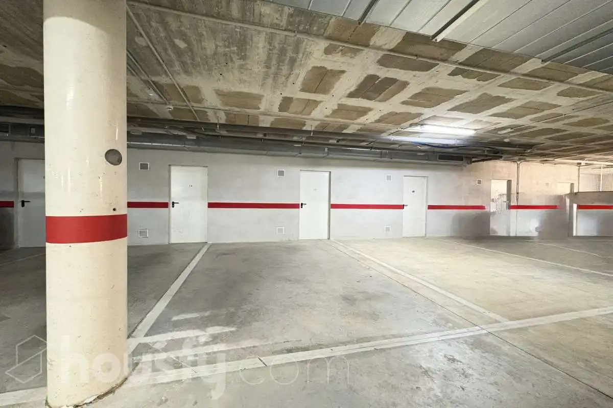 Aparcament de Dúplex en venda en Vilablareix amb Aire condicionat, Calefacció i Jardí privat