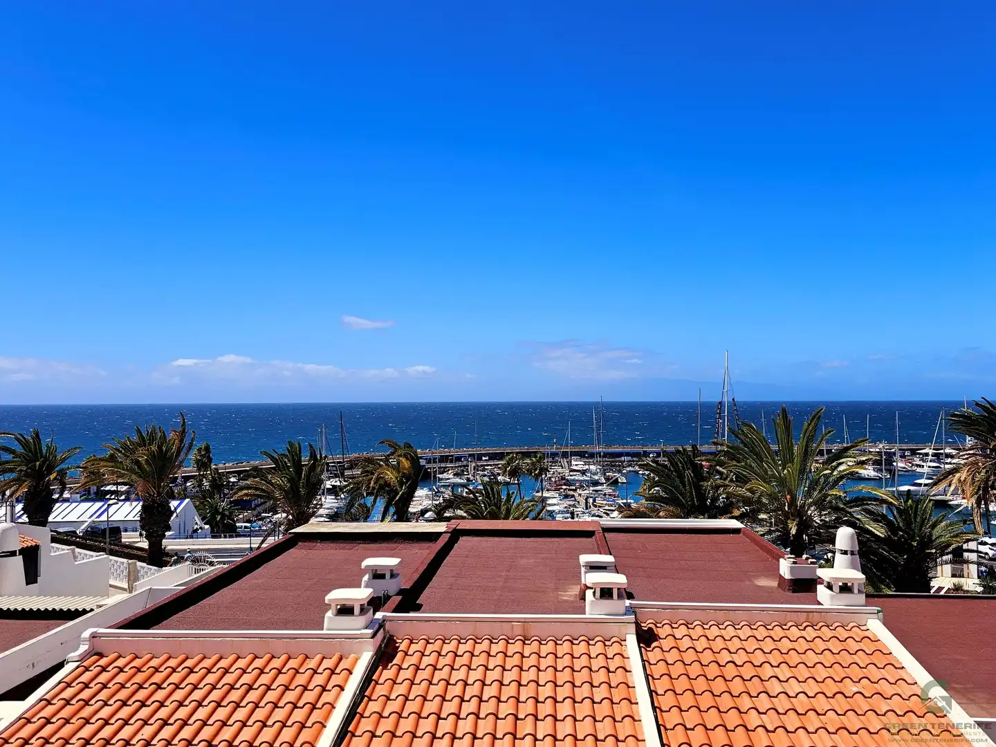 Vista exterior de Piso en venta en Adeje con Aire acondicionado, Terraza y Piscina