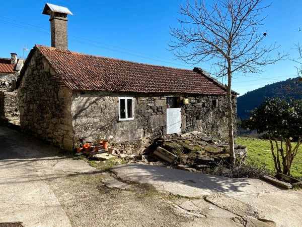 Vista exterior de Casa o xalet en venda en Melón amb Jardí privat