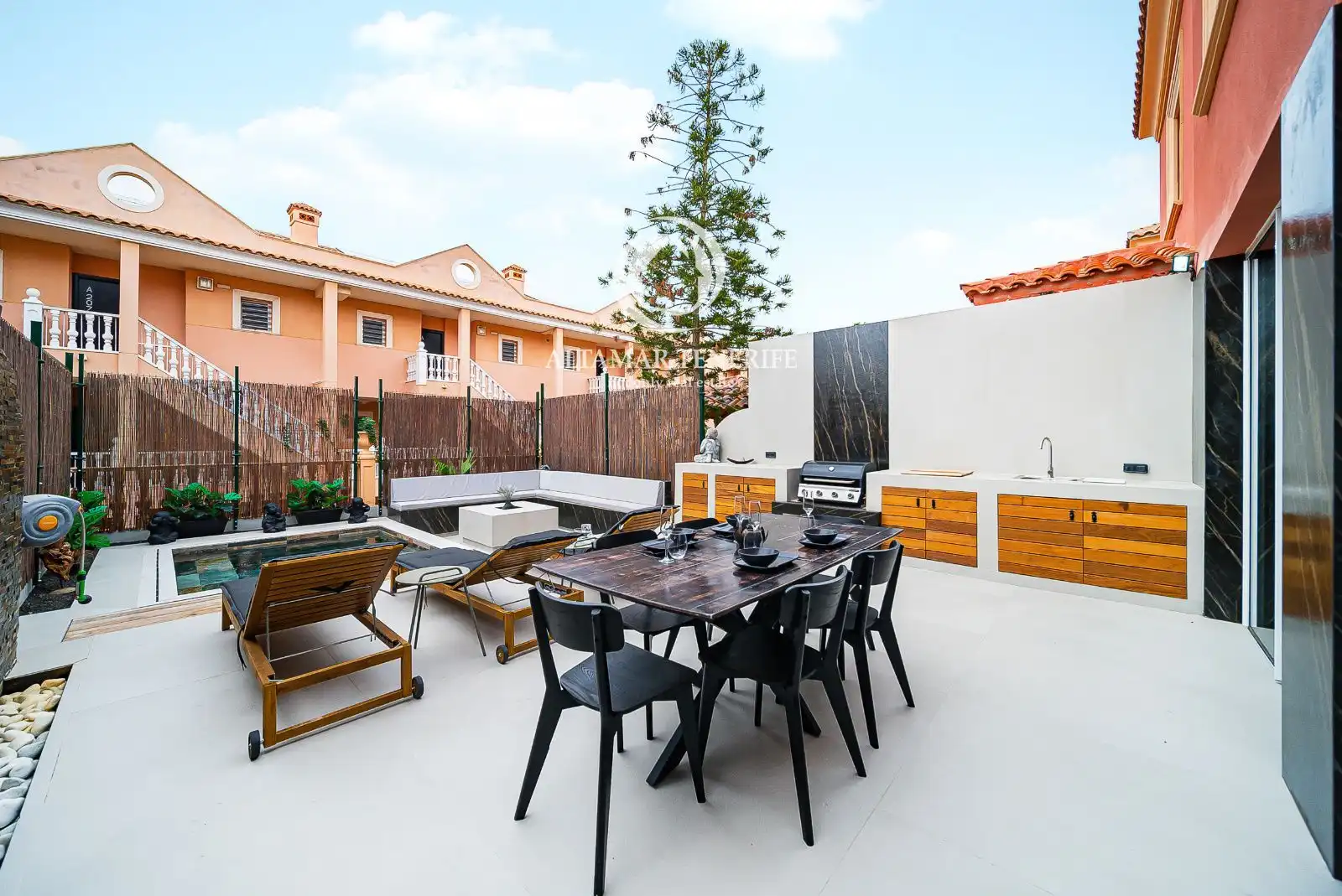 Terraced house with pool for sale in Jardines del Duque, imagen 4