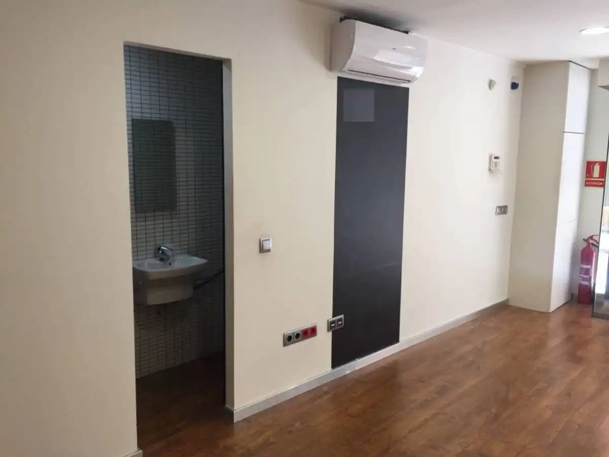 Business premises to rent in Sallent, imagen 5