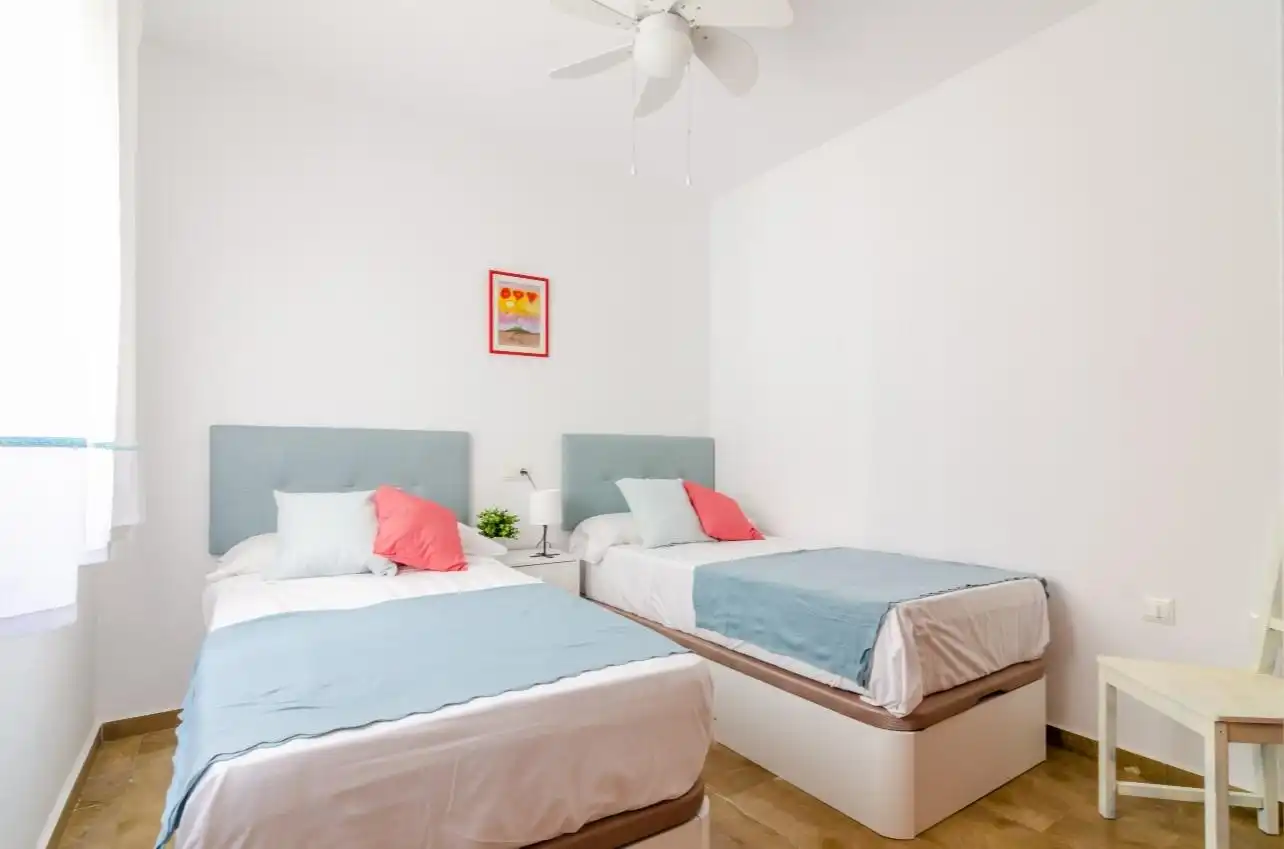 Habitación de Ático de alquiler en Rincón de la Victoria con Aire acondicionado, Calefacción y Jardín privado