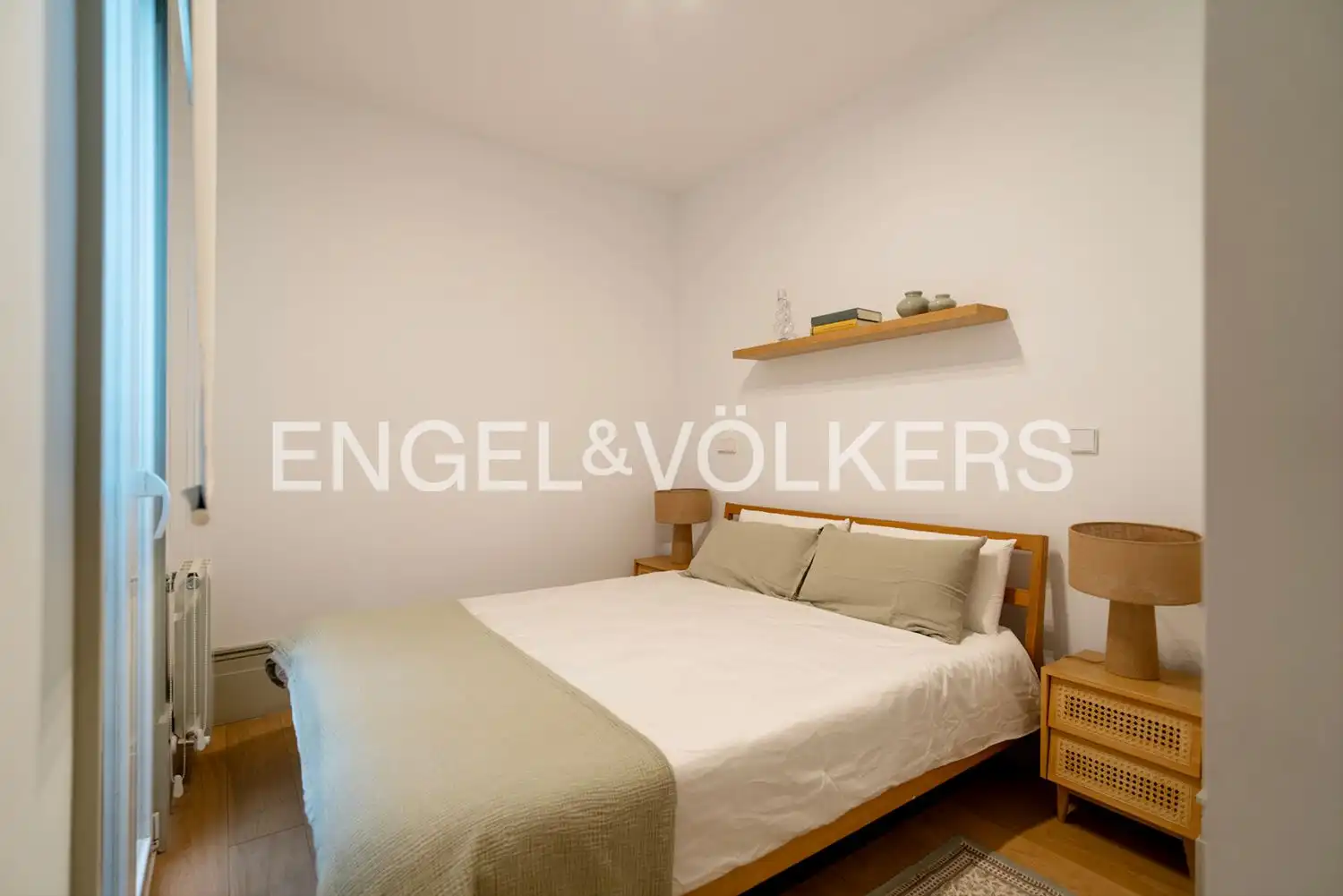 Schlafzimmer von Wohnung zur Miete in Madrid mit Klimaanlage, Heizung und Möbliert