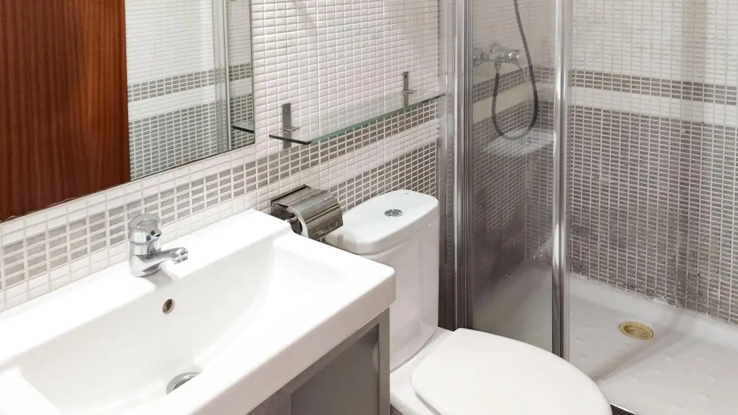 Baño de Estudio en venta en Madrid con Calefacción y Amueblado