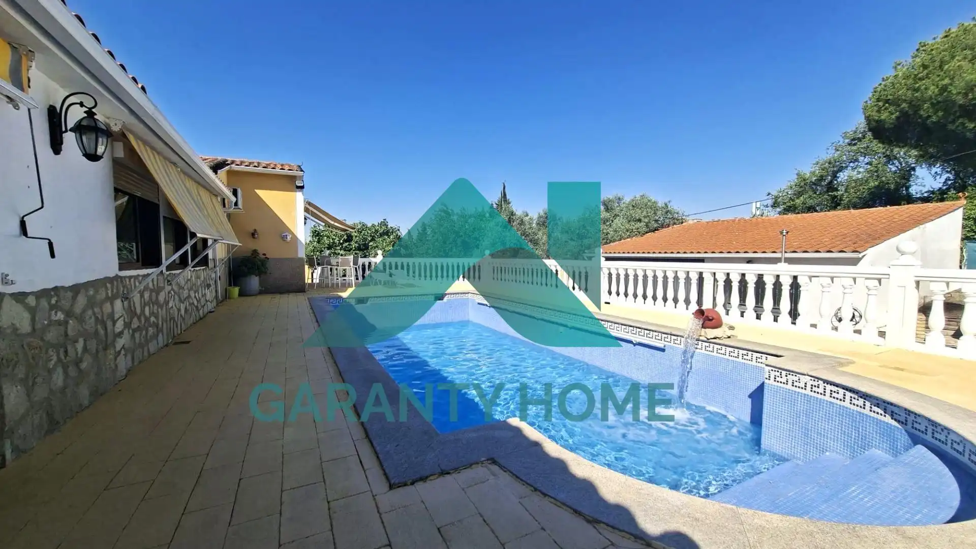 Piscina de Casa o xalet en venda en Malpartida de Cáceres amb Calefacció, Jardí privat i Traster