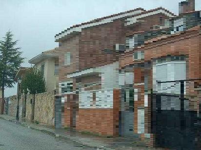 Vista exterior de Casa adosada en venda en Villanueva de la Torre