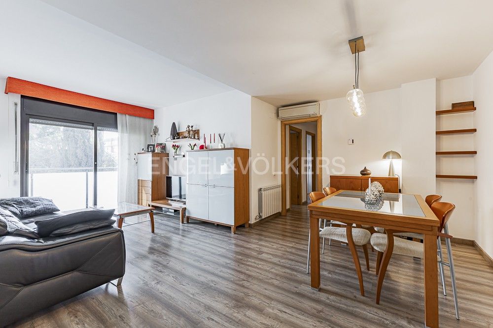 Living room of Apartment for sale in Rubí  with Air Conditioner, Heating and Parquet flooring