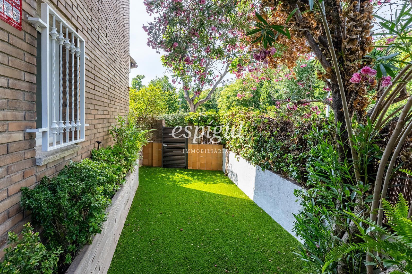 Garden of Single-family semi-detached for sale in Sant Cugat del Vallès  with Air Conditioner, Heating and Parquet flooring