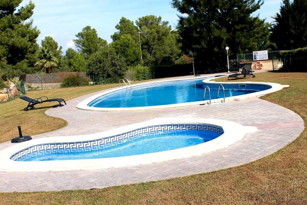Piscina de Casa adosada de lloguer en Mont-roig del Camp amb Aire condicionat, Calefacció i Jardí privat