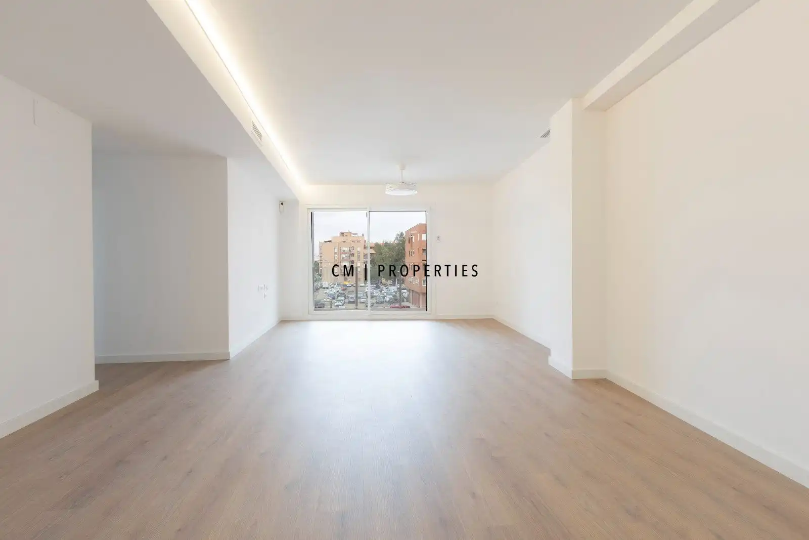 Außenansicht von Wohnung zur Miete in Valencia mit Terrasse, Abstellraum und Schwimmbad