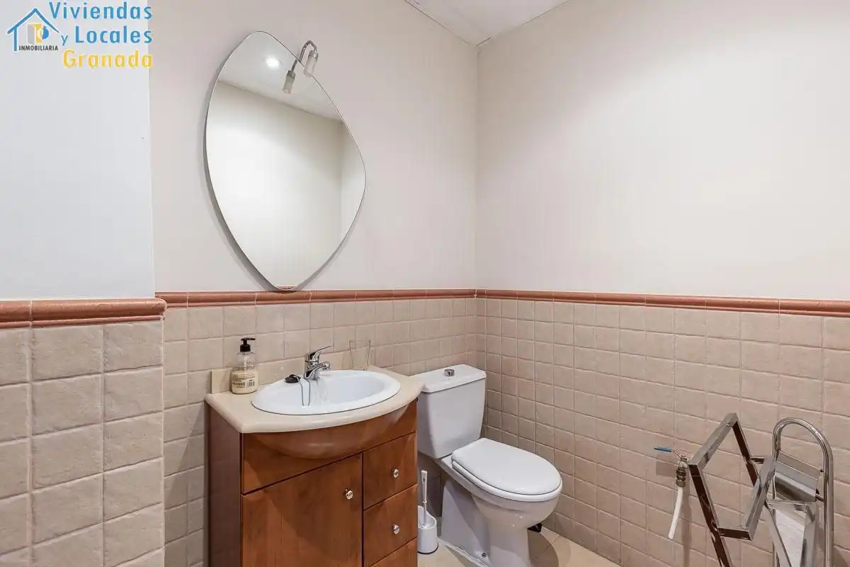 Bathroom of Office for sale in Granada