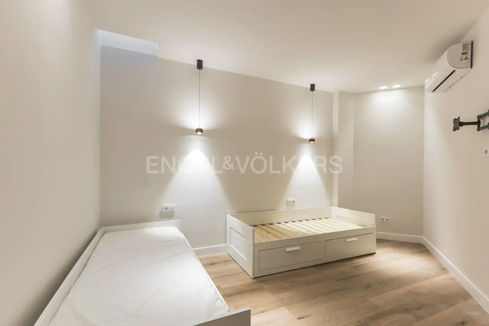 Dormitori de Dúplex en venda en Madrid amb Calefacció i Parquet