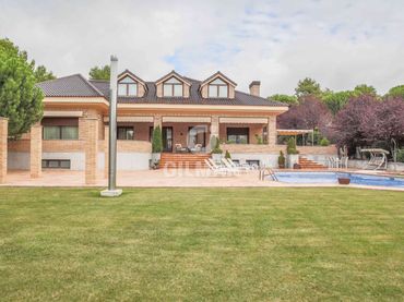 Villa con piscina in vendita a Las Lomas