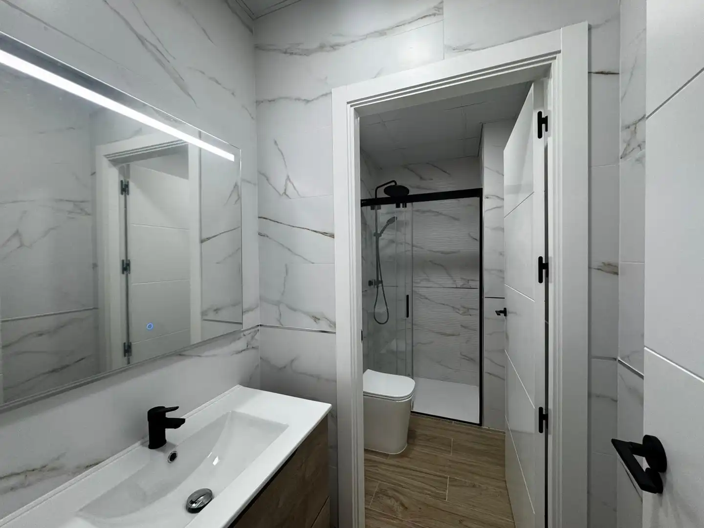 Bathroom of Flat for rent in Córdoba  with Air Conditioner, Heating and Balcony