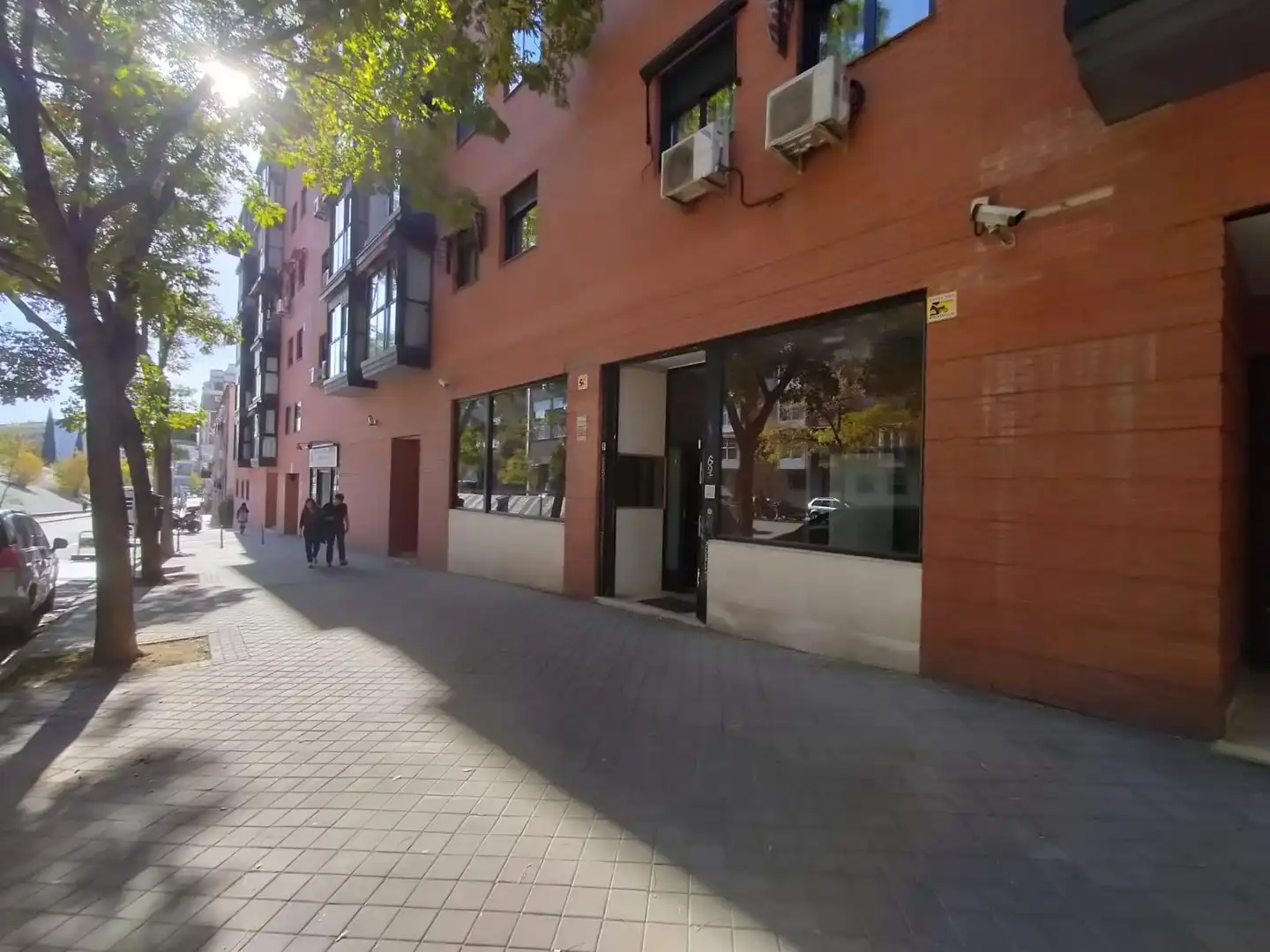 Vista exterior de Local en venta en  Madrid Capital