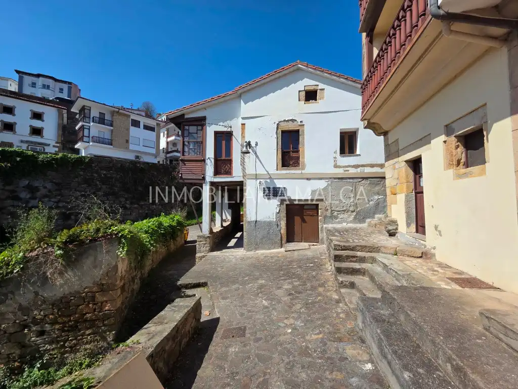 Exterior view of Houses for sale in Colunga  with Storage room and Balcony