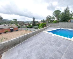 Piscina de Casa o xalet en venda en La Pobla de Claramunt amb Terrassa