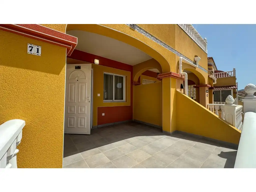 Terraced house with terrace for sale in Calle Ortosa