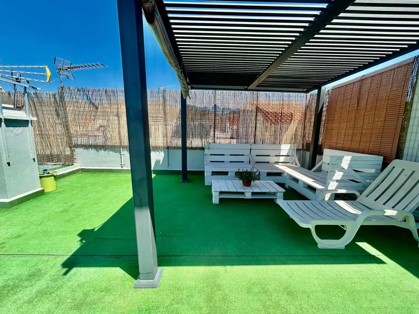 Terraza de Casa adosada en venta en Roquetas de Mar con Aire acondicionado, Calefacción y Jardín privado