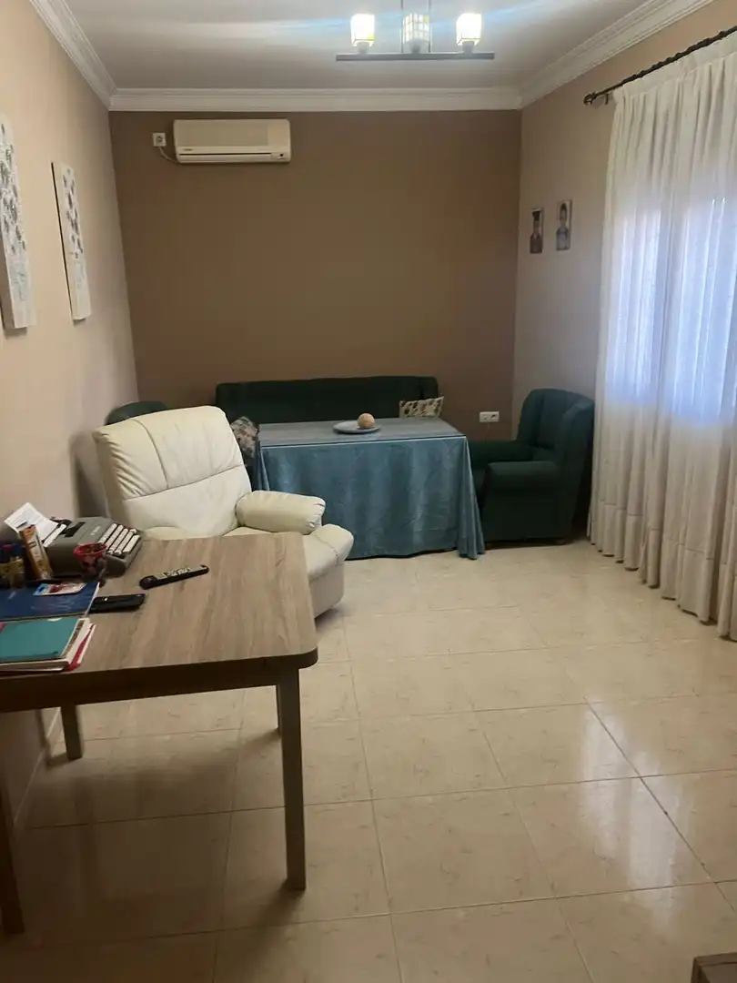 Sala d'estar de Casa o xalet en venda en Martos amb Aire condicionat, Calefacció i Terrassa