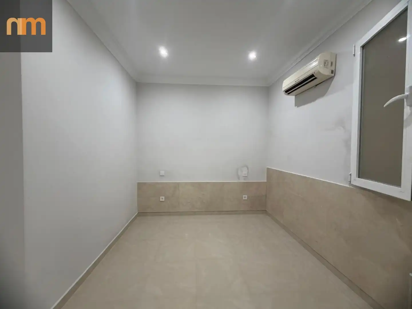 Ground floor for sale in Madrid  with Air Conditioner and Heating