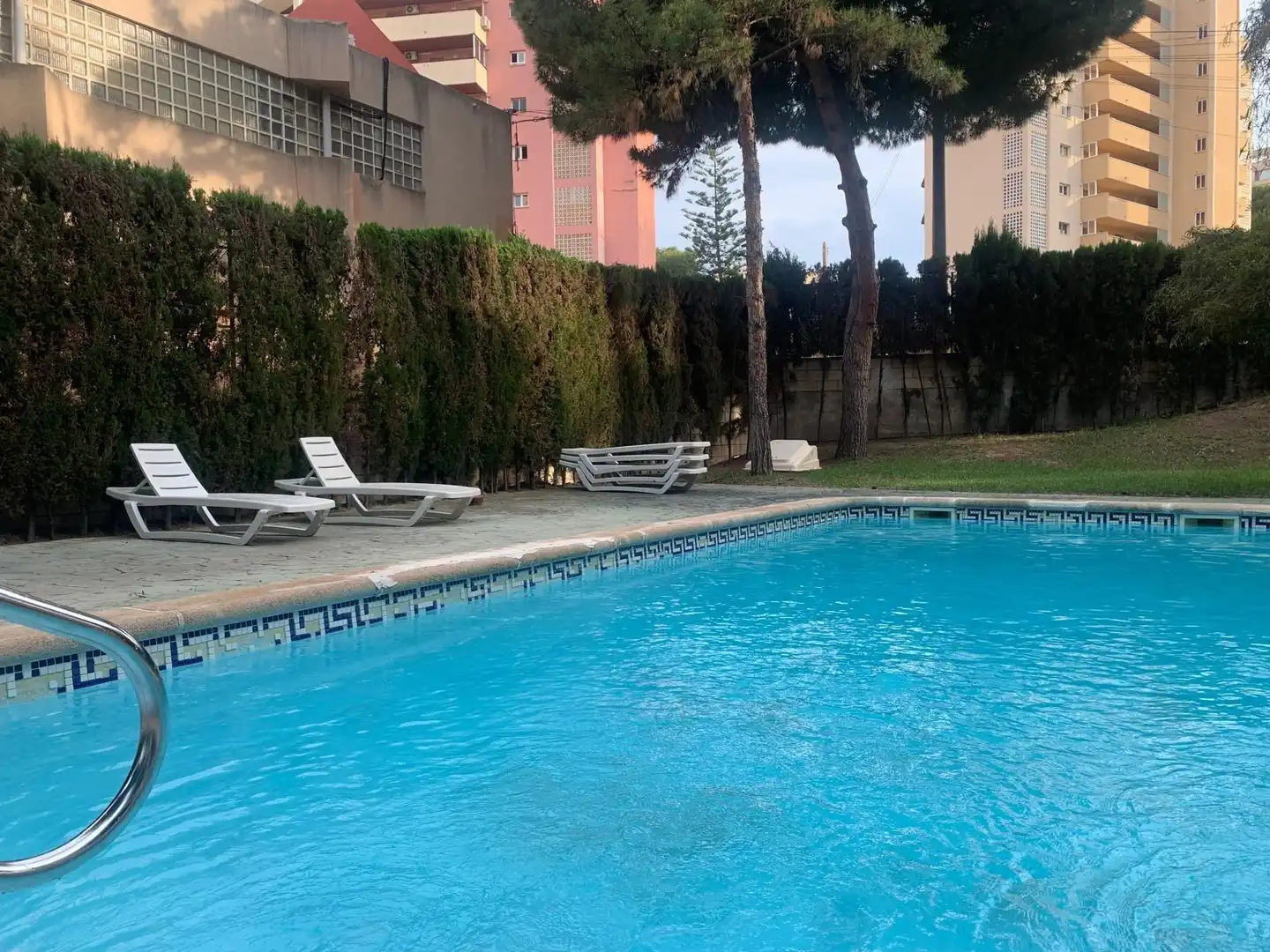Schwimmbecken von Wohnung zum Verkauf in Alicante / Alacant mit Klimaanlage, Heizung und Privatgarten