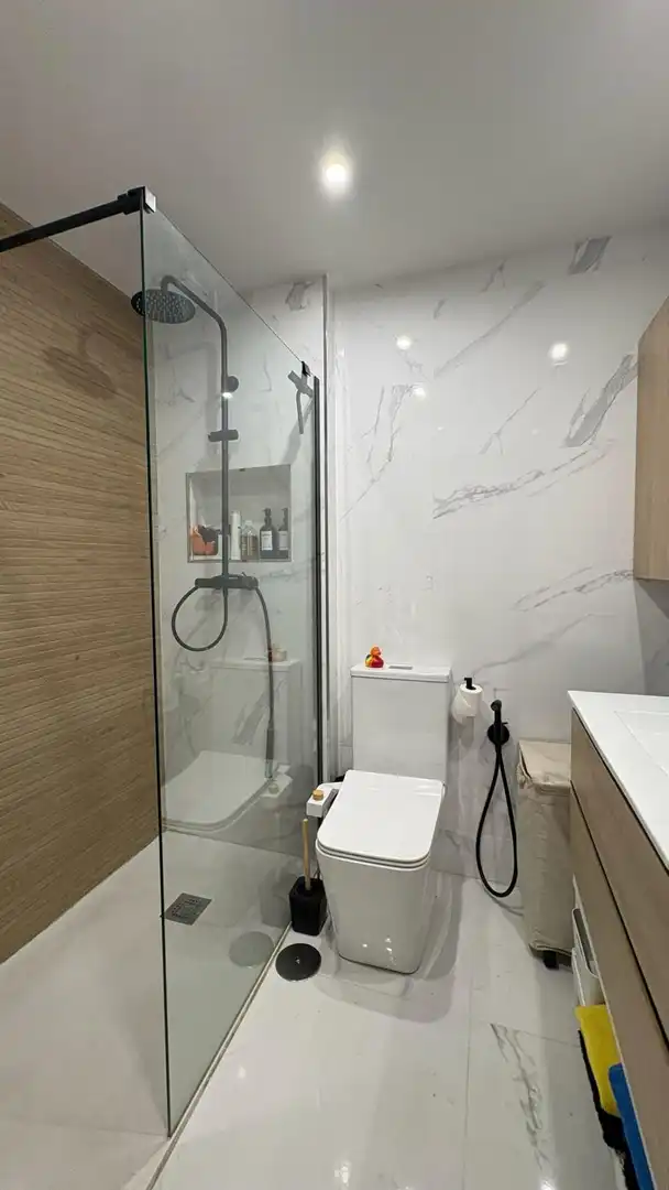 Baño de Piso en venta en Torremolinos con Aire acondicionado, Balcón y Piscina comunitaria