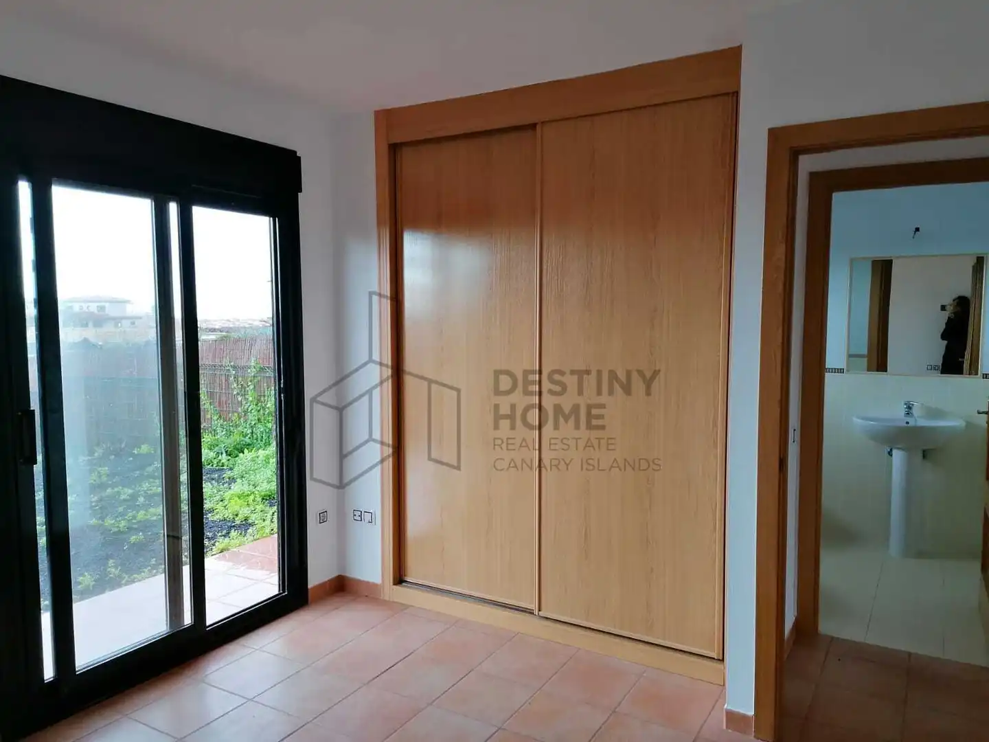Dormitori de Casa o xalet en venda en La Oliva amb Aire condicionat i Jardí privat