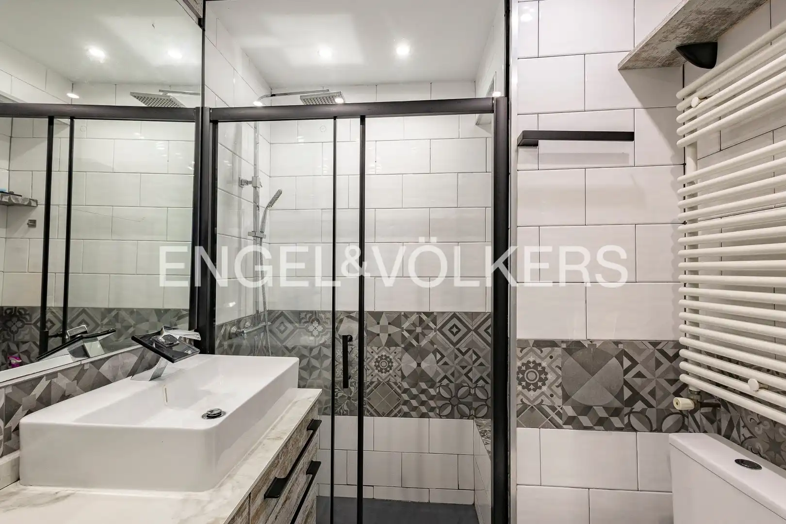 Bathroom of Flat for sale in El Prat de Llobregat  with Air Conditioner and Heating