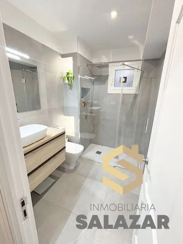 Badezimmer von Wohnung zum Verkauf in Bilbao  mit Heizung, Terrasse und Balkon