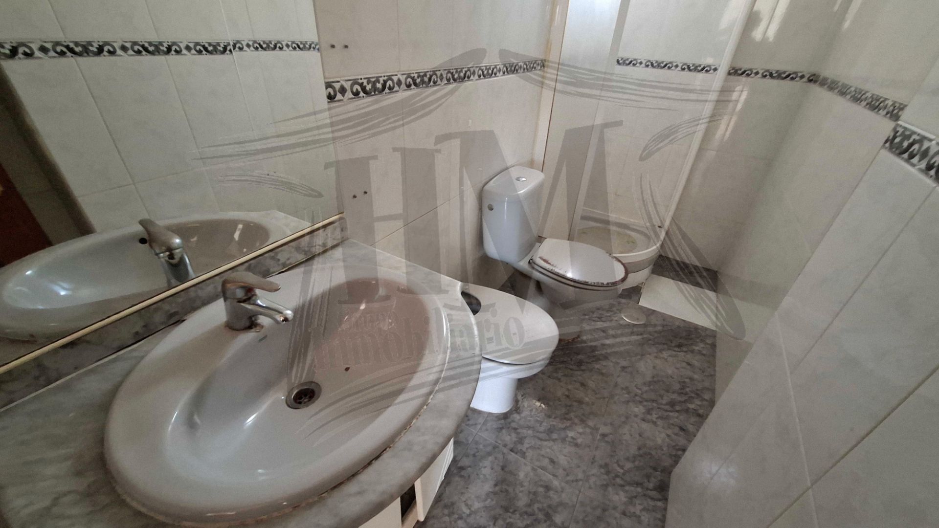 Bathroom of Flat for sale in  Madrid Capital  with Air Conditioner, Heating and Parquet flooring