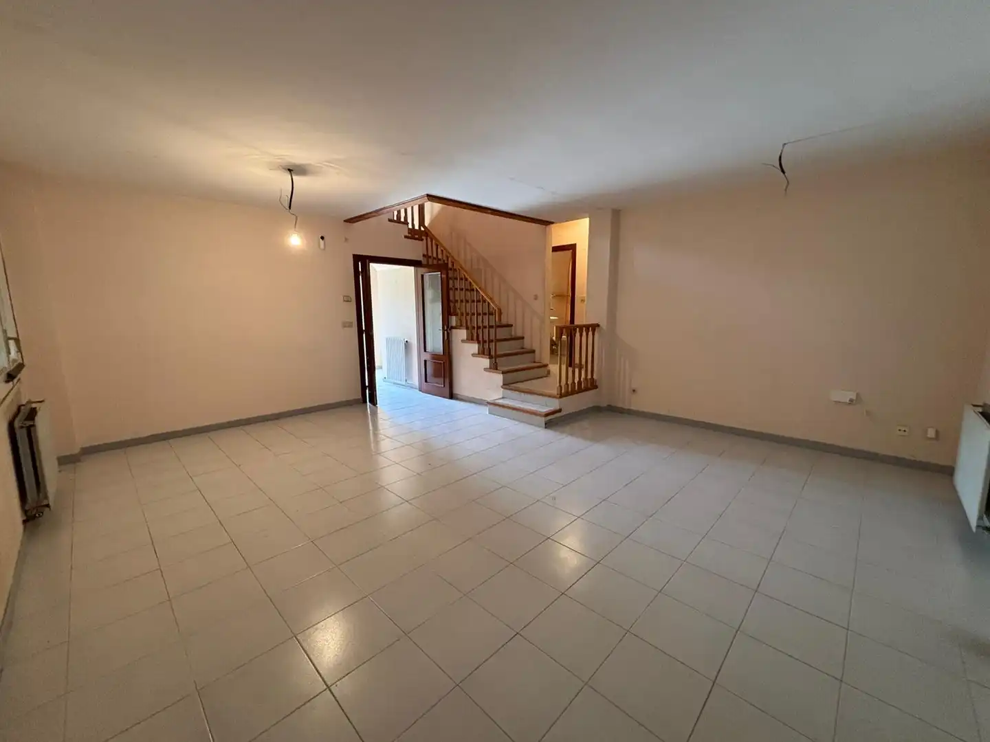 Casa adosada en venta en Sant Esteve Sesrovires con Calefacción, Terraza y Trastero