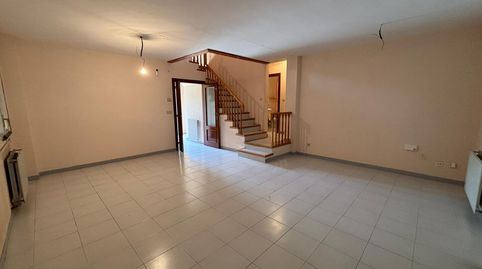 Foto 3 de Casa adosada en venta en Sant Esteve Sesrovires, Barcelona