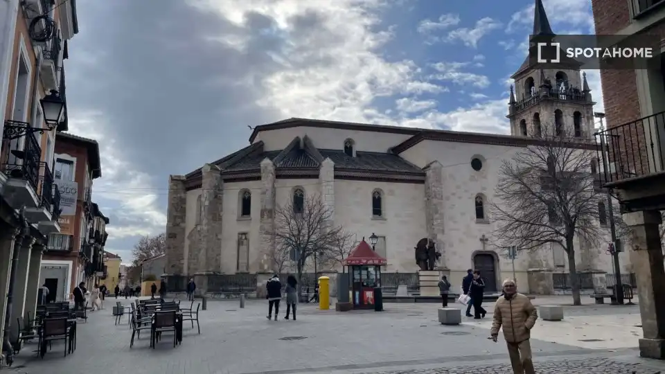 Vista exterior de Apartamento para compartir en Alcalá de Henares con Aire acondicionado, Terraza y Amueblado