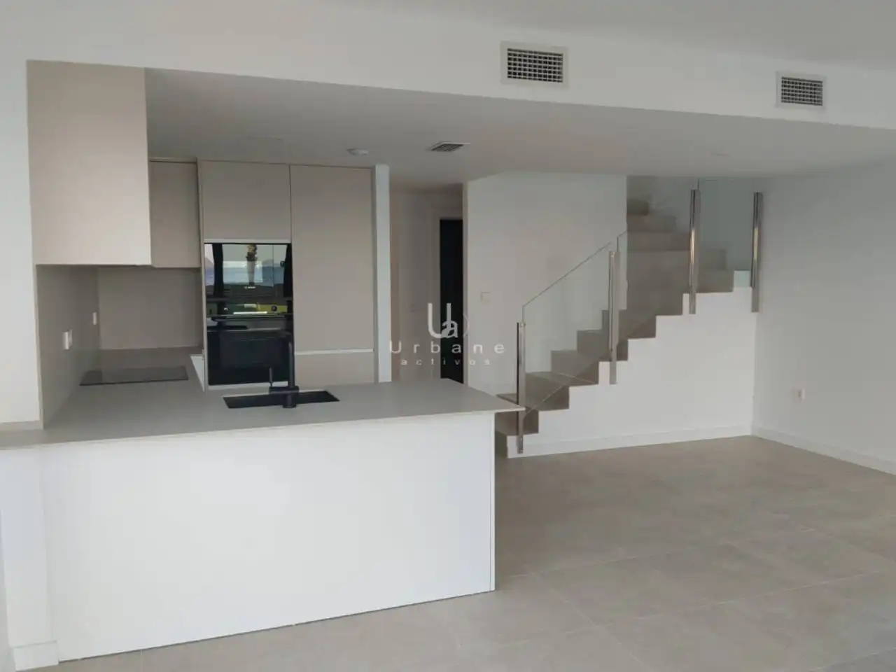 Cocina de Casa o chalet en venta en Los Alcázares con Aire acondicionado, Calefacción y Jardín privado