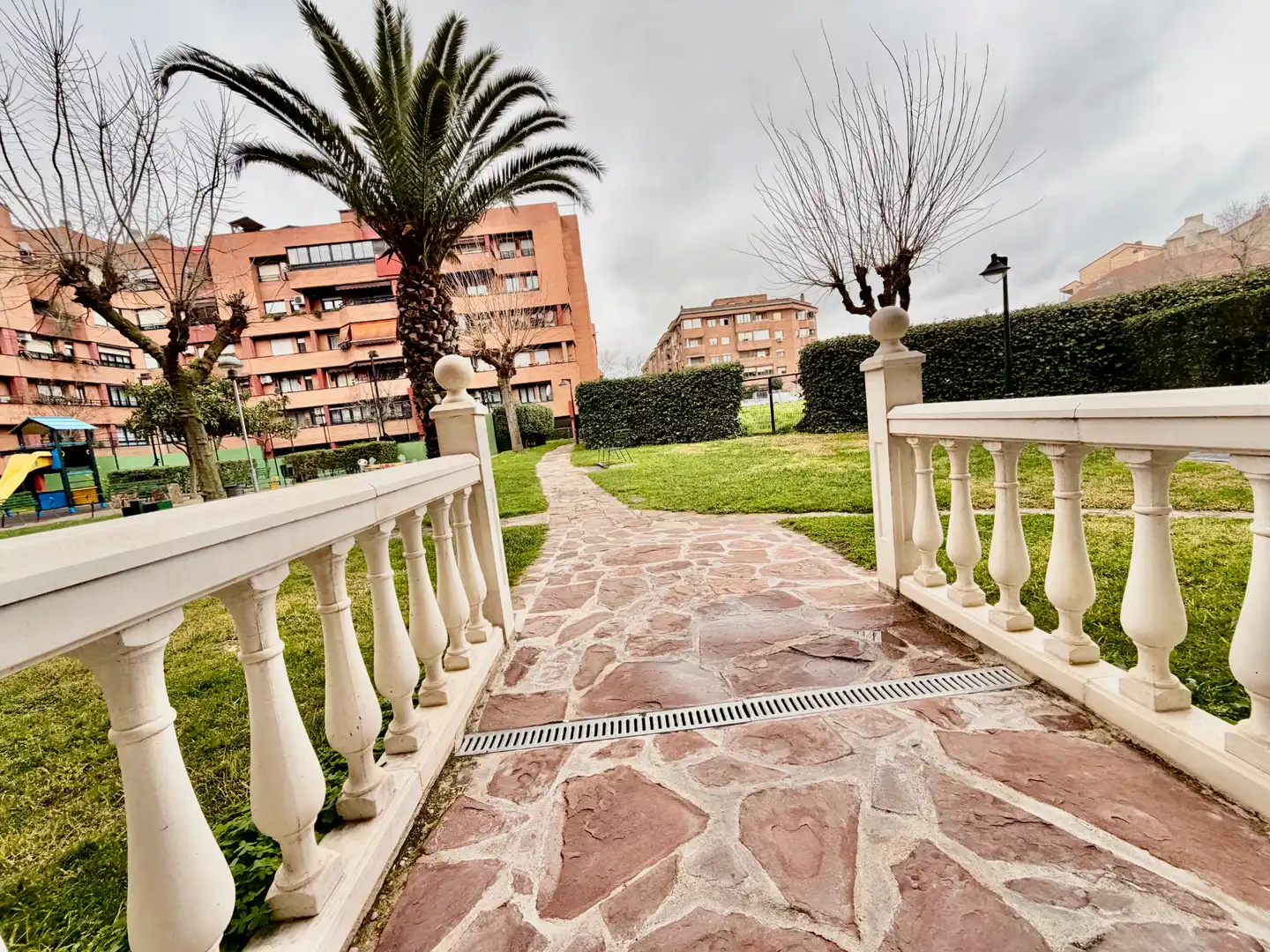 Vista exterior de Dúplex en venta en Leganés con Aire acondicionado, Calefacción y Jardín privado
