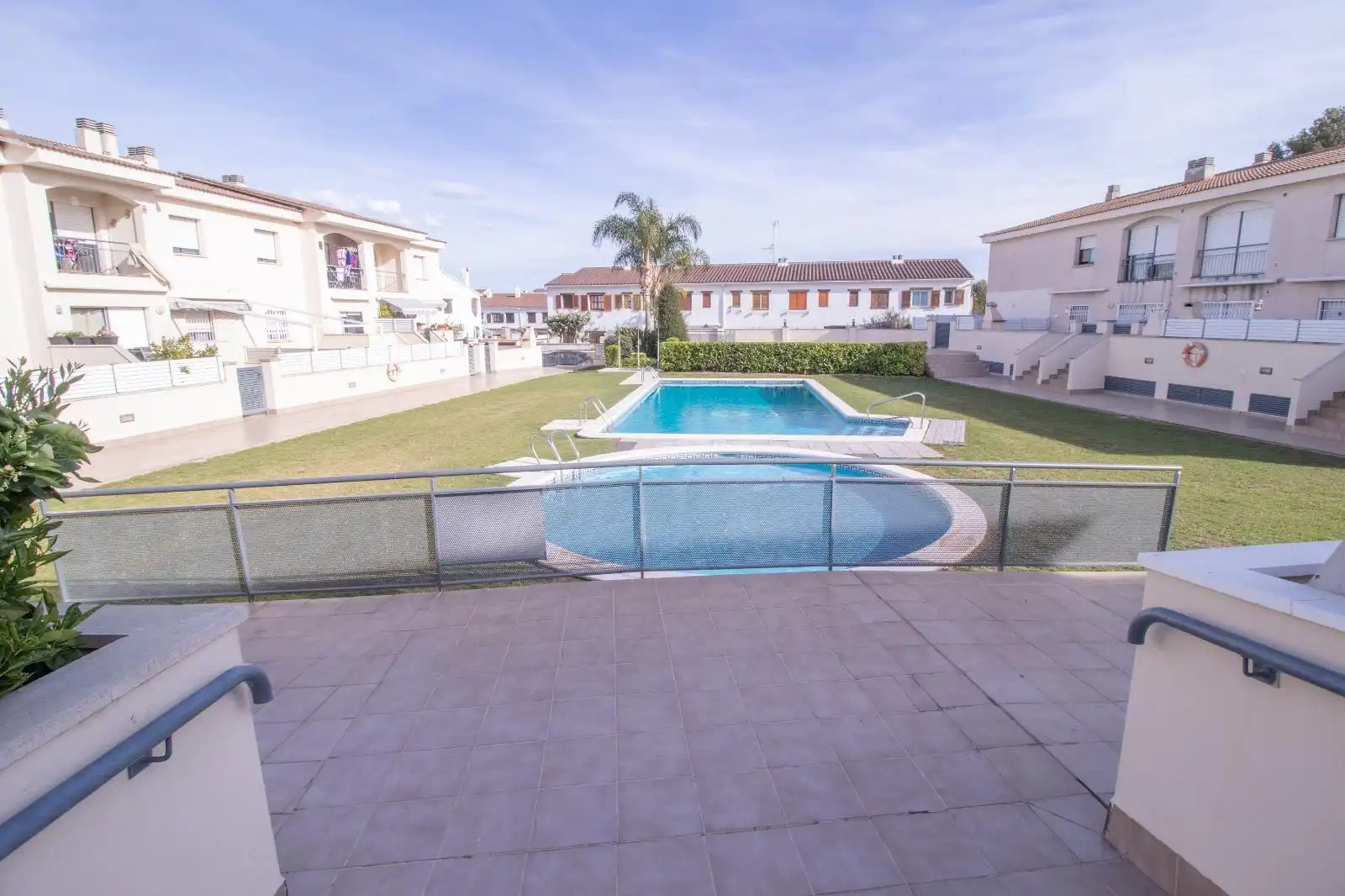 Schwimmbecken von Wohnungen zum Verkauf in El Vendrell mit Klimaanlage, Heizung und Terrasse