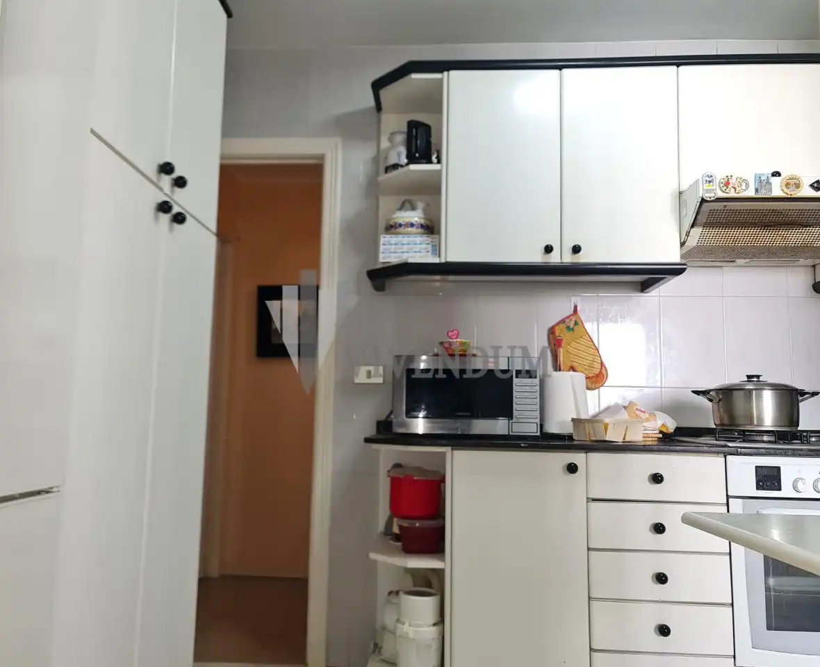 Cocina de Piso en venta en Vigo  con Calefacción, Terraza y Trastero