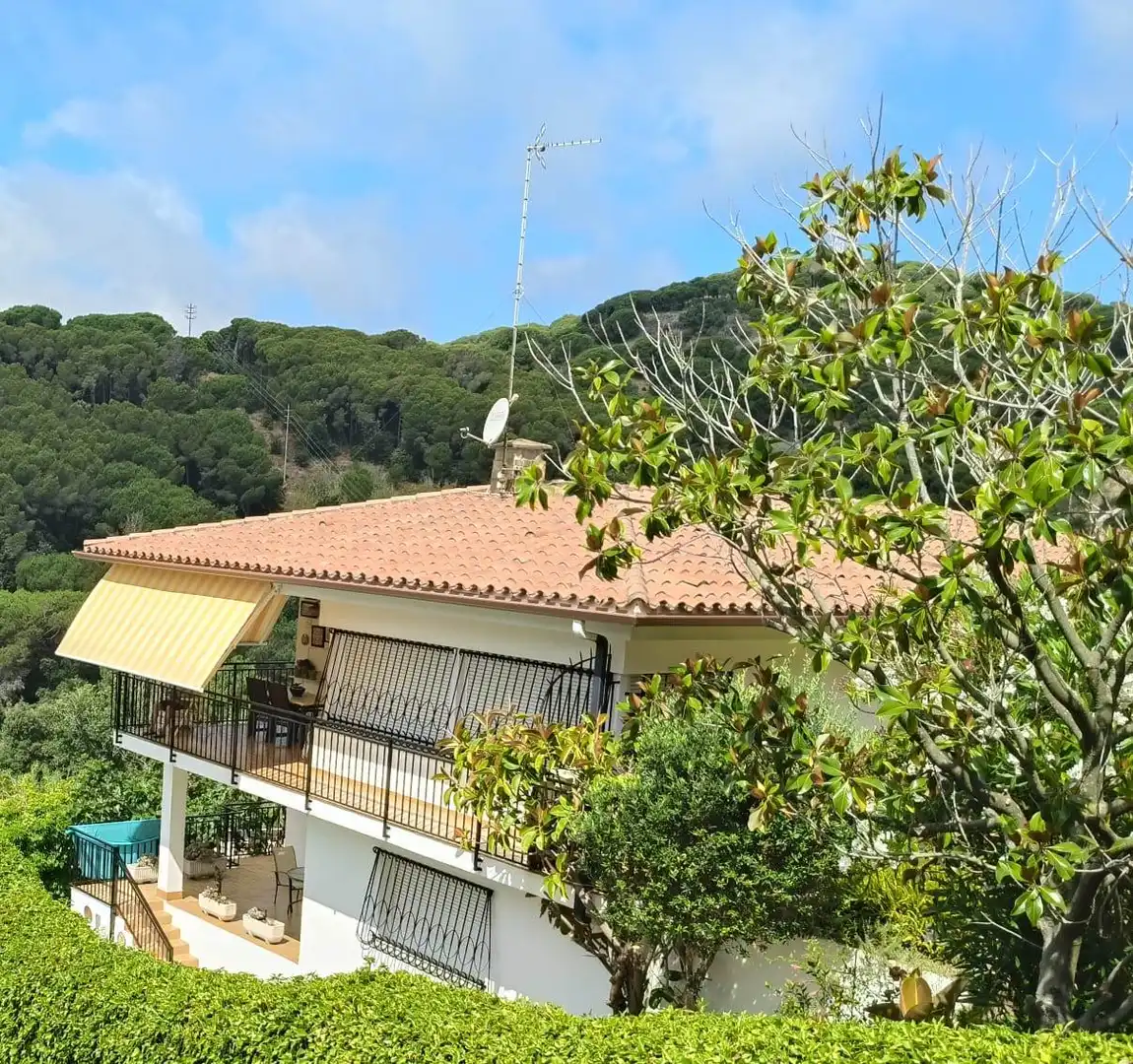 Vista exterior de Casa o xalet en venda en Calella amb Calefacció, Jardí privat i Terrassa
