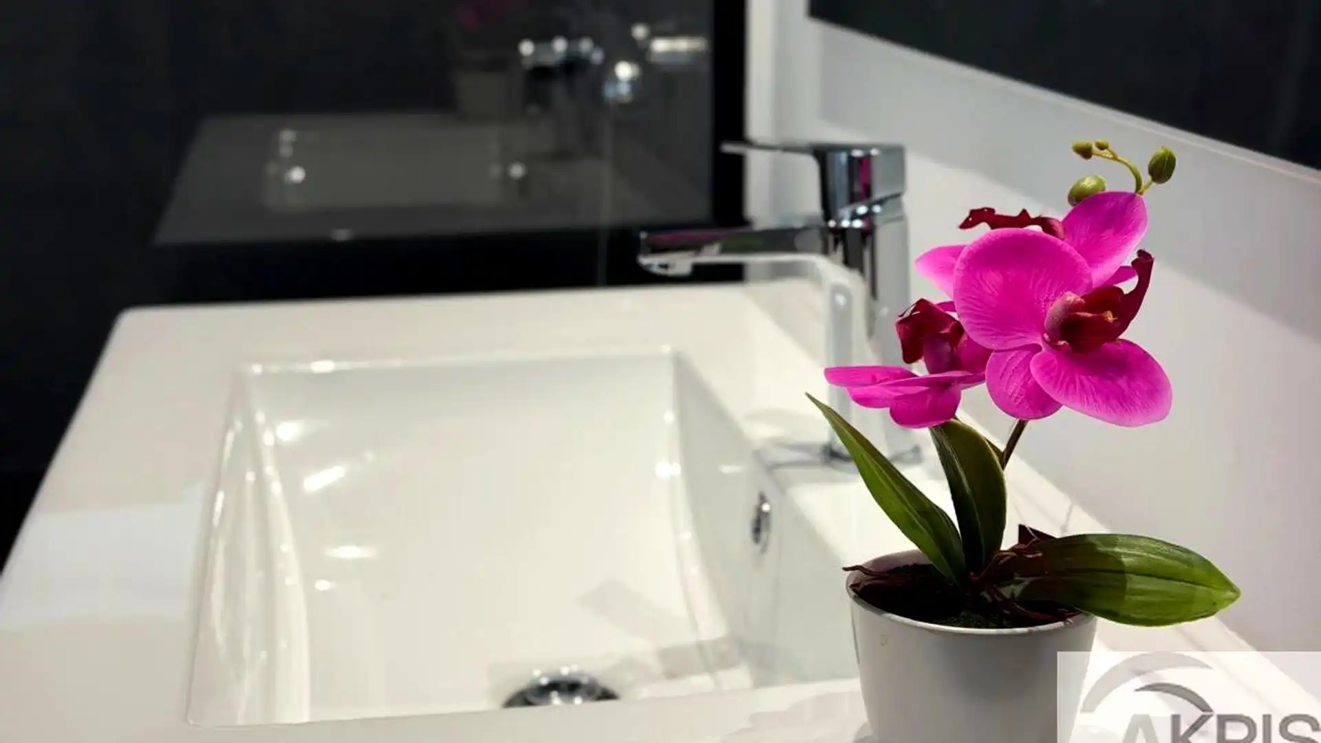 Bathroom of Planta baja for sale in  Madrid Capital  with Air Conditioner