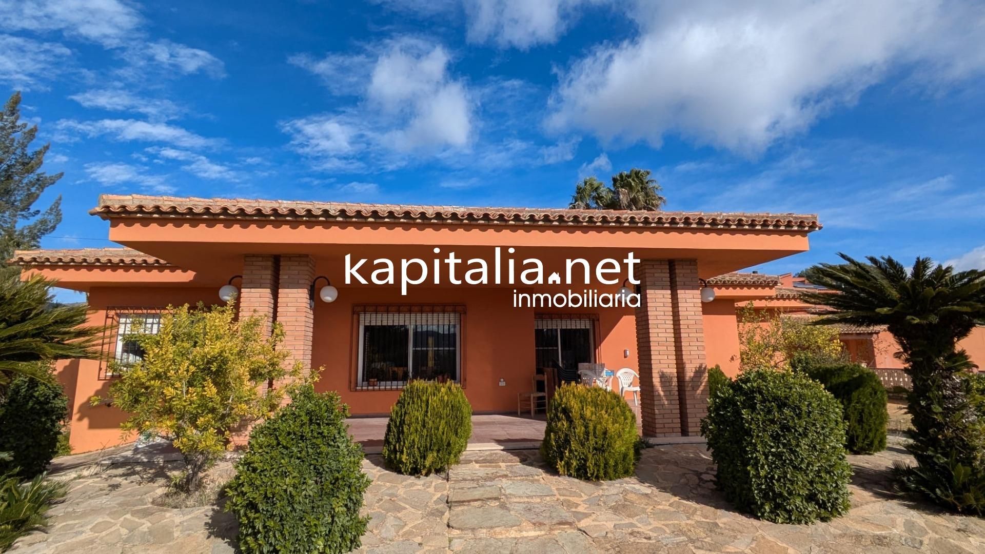 Vista exterior de Casa o xalet en venda en Ontinyent amb Jardí privat, Terrassa i Traster