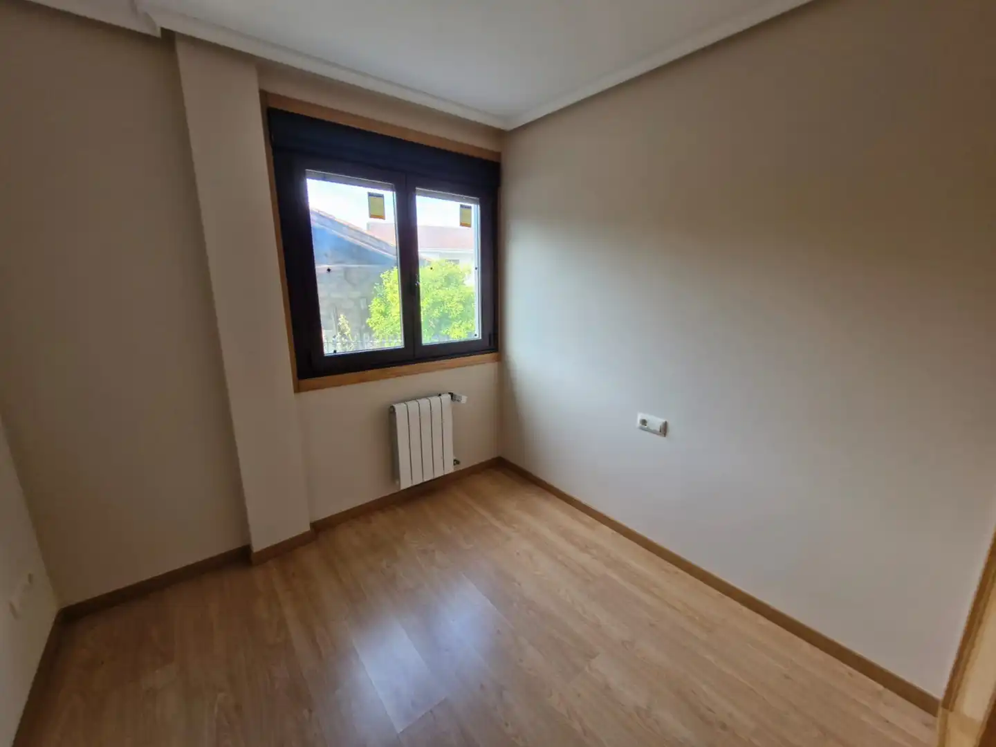 Dormitori de Casa adosada en venda en Barbadás amb Calefacció, Parquet i Traster